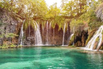 Plitvice Lakes Daily Group Tour from Split or Trogir with Entrance Ticket Included