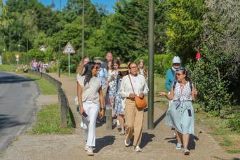All Day Guided Giverny and Versailles (reserved access) with Lunch from Paris